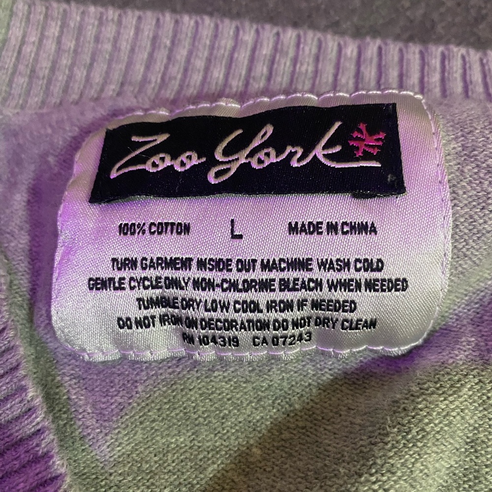Zoo York Gray V-Neck Sweater with Textured Knit - Picture 3 of 3